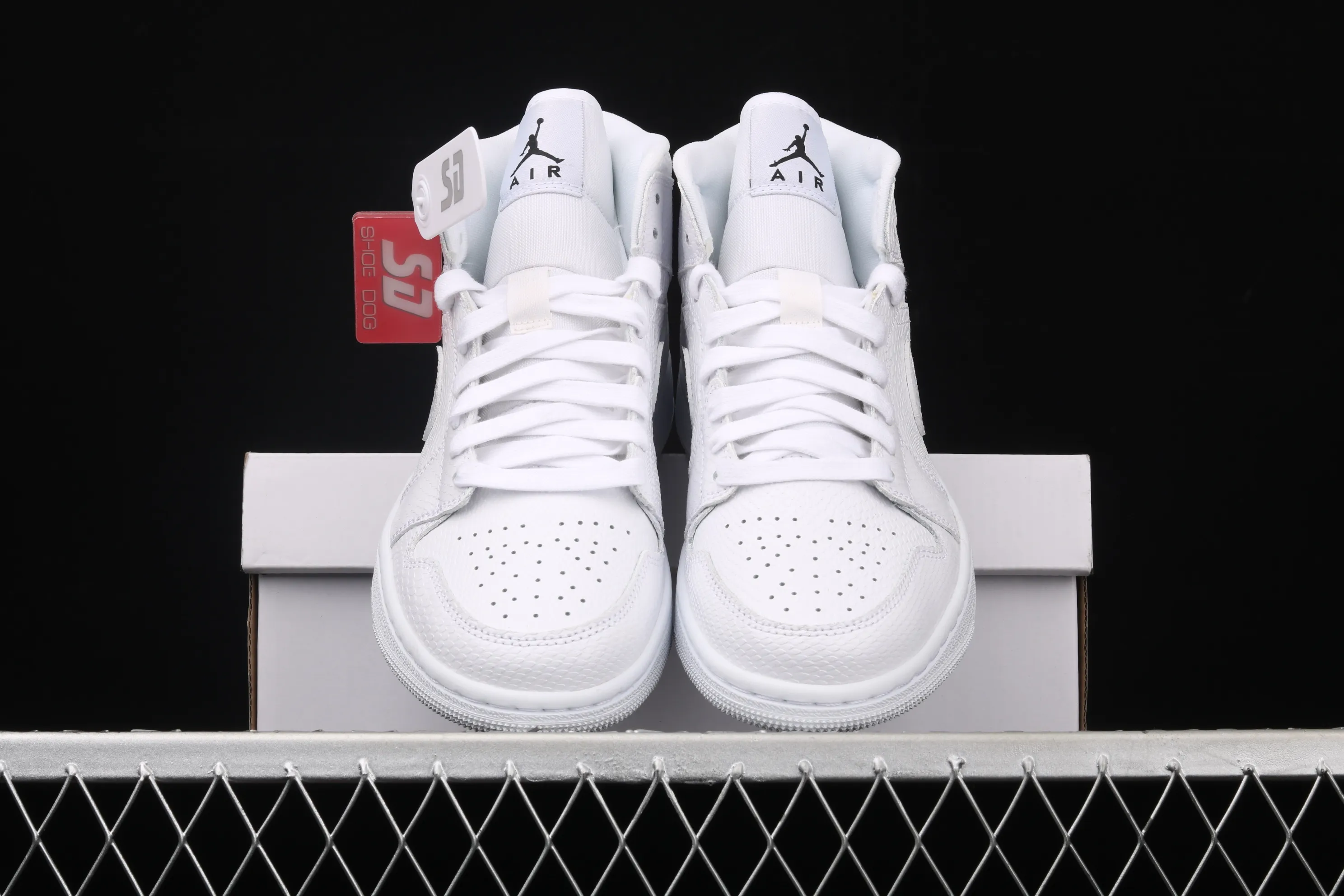 All categories Air Jordan Jordan series basketball shoes Air Jordan 1 Mid Air Jordan 1 Mid AJ1 Joe 1 snake pattern white mid-top basketball shoes series BQ6472-110
